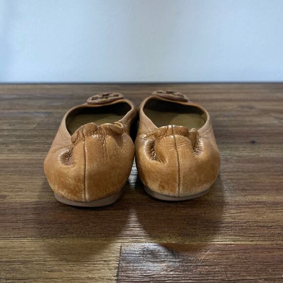 TORY BURCH Reva Pebbled Leather Camel Brown Ballet Flats Logo Emblem Size 8 - Picture 5 of 7